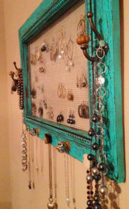 mesh picture frame for hanging earrings